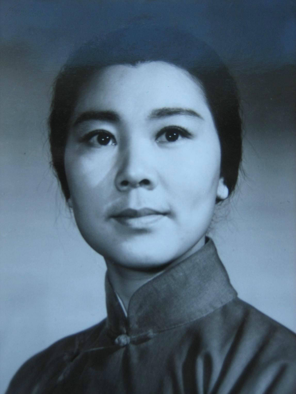 让人没想到的是,1994年9月,洪雪飞在前往新疆克拉玛依参加炼油厂成立