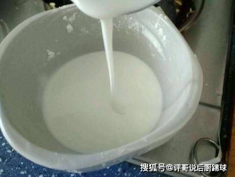 做法|面粉别只会蒸馒头，自己在家做凉皮，不用洗面不用等，筋道不发硬
