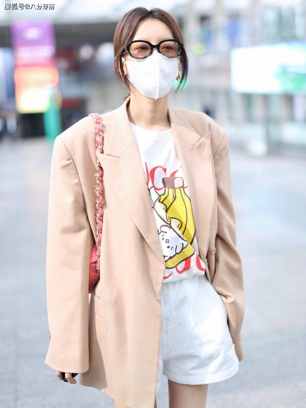 黑色|孙怡又秀身材,穿裸粉色外套玩“下半身失踪”,修长美腿真让人酸