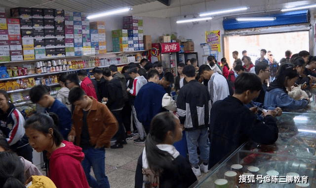 食品|教育部传来坏消息，中小学不得设立小卖铺超市，辣条烤肠见不到了