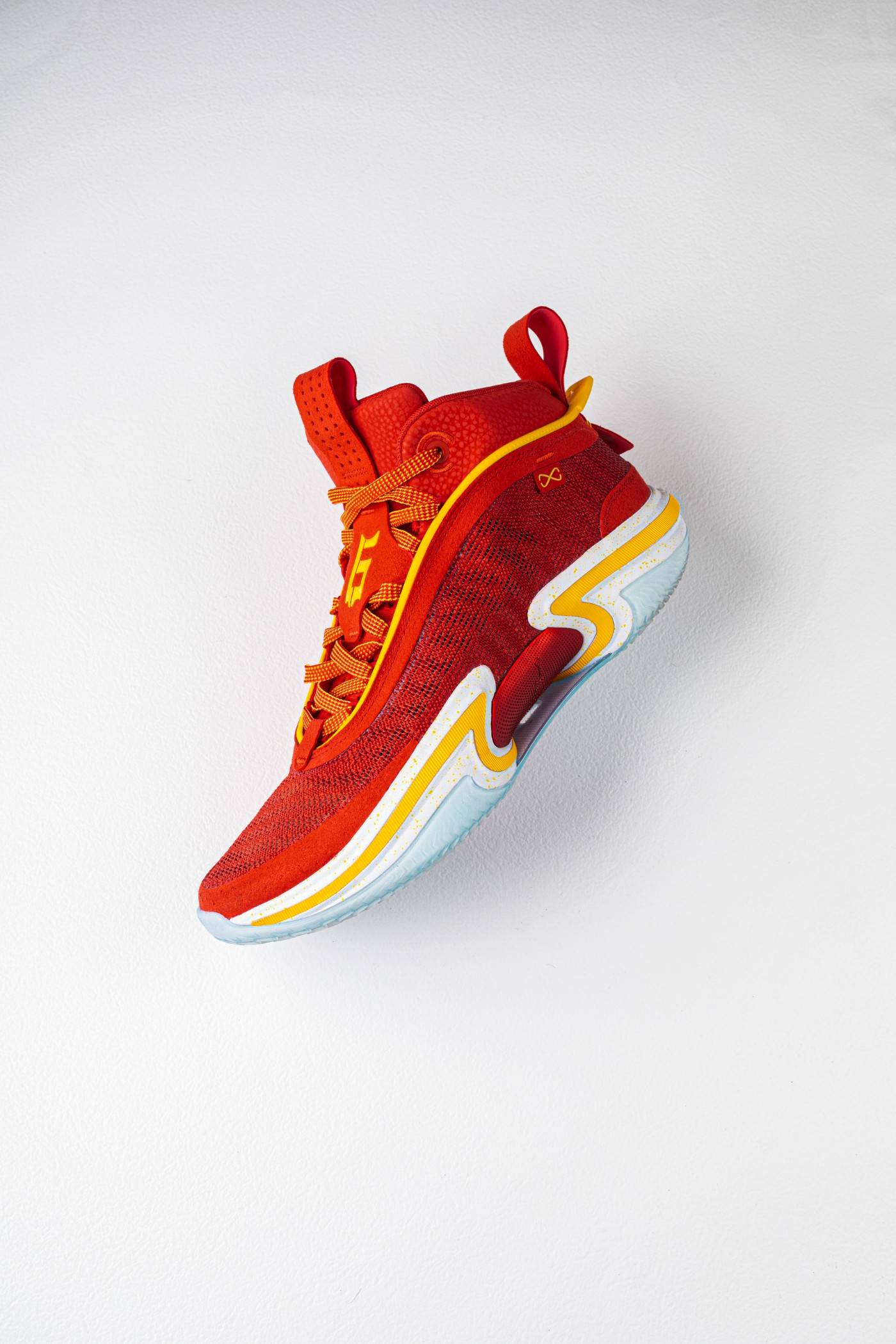 设计|AJ36 绝地反转！只加一个新科技，又甩开所有实战鞋一大截…