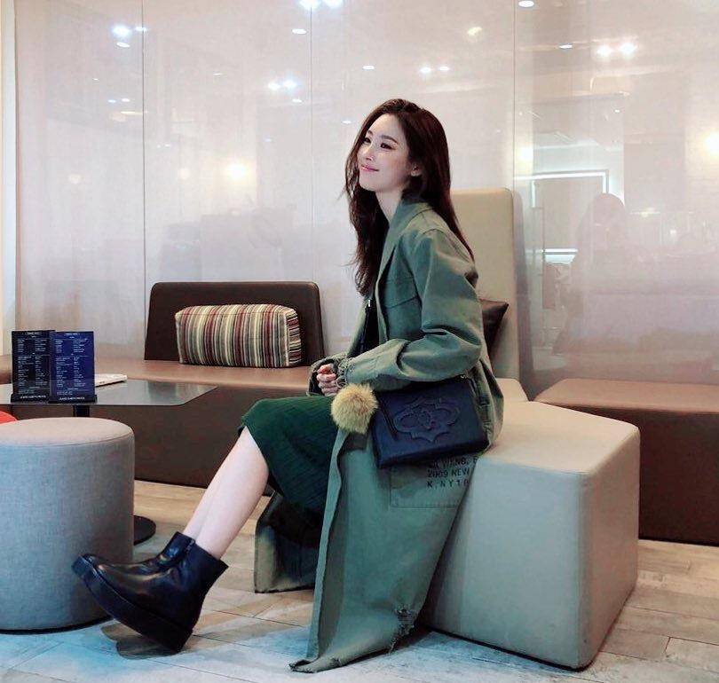 自拍|李宣美私服就是能撩，不仅会穿还会自拍，妥妥韩国最会穿的女艺人