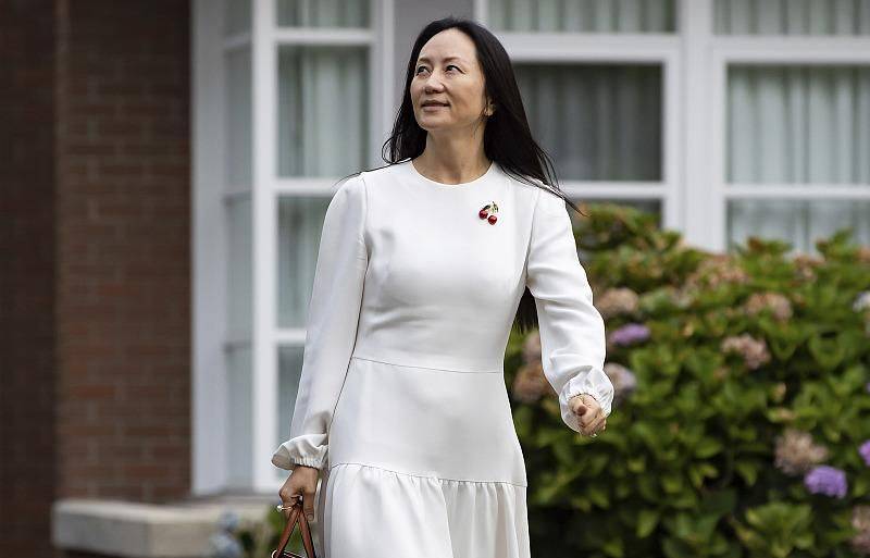 设计|孟晚舟结束审理！最后一次穿忧郁紫色长裙出庭，表情严肃惹人心疼