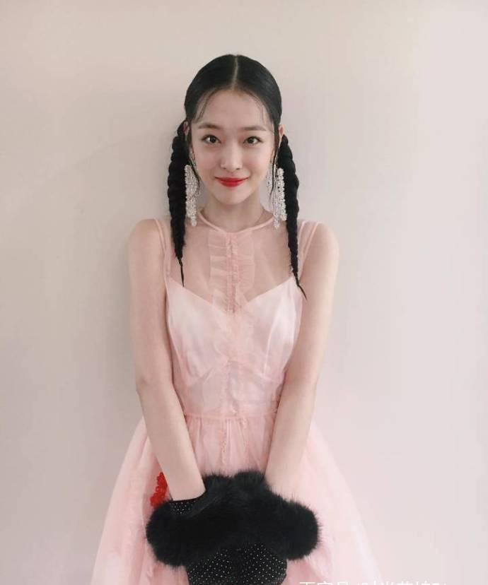 黑色|娱乐圈9位女星都用的发型，杨幂热巴清纯少女，不及金泫雅的复古