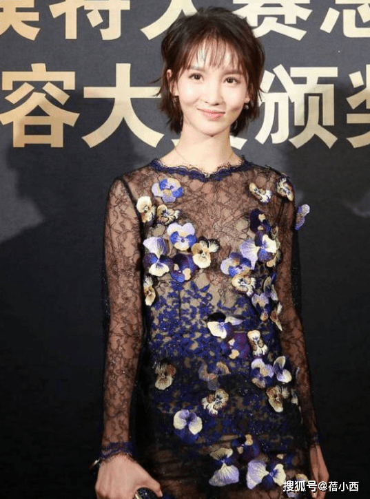 出圈|金晨有舞蹈家身材就是敢穿，一袭半透视连衣裙亮相，轻松美出圈