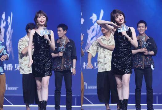 场合|“乔家儿女”的毛晓彤火了,穿炫彩紫小礼裙,造型华丽不失青春感