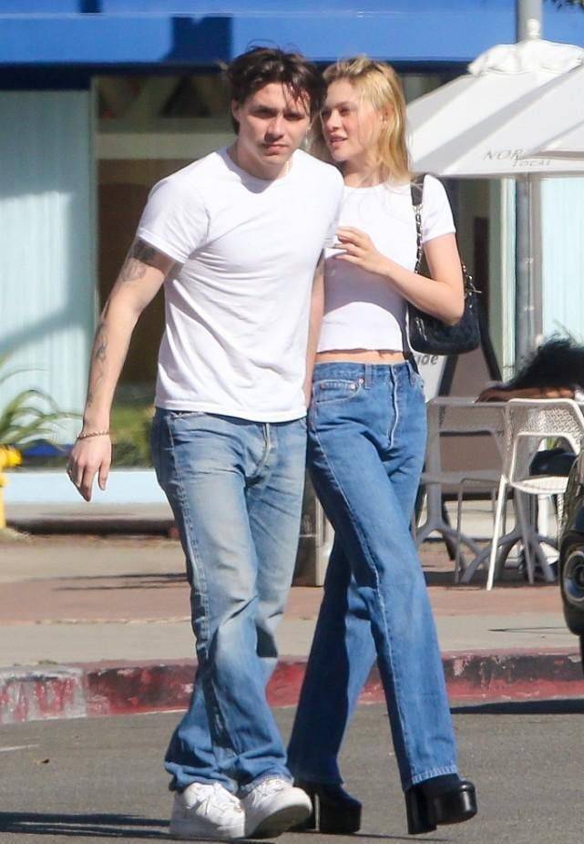 事情|贝克汉姆儿子继承了父亲的高颜值,和未婚妻同框,穿得休闲简约