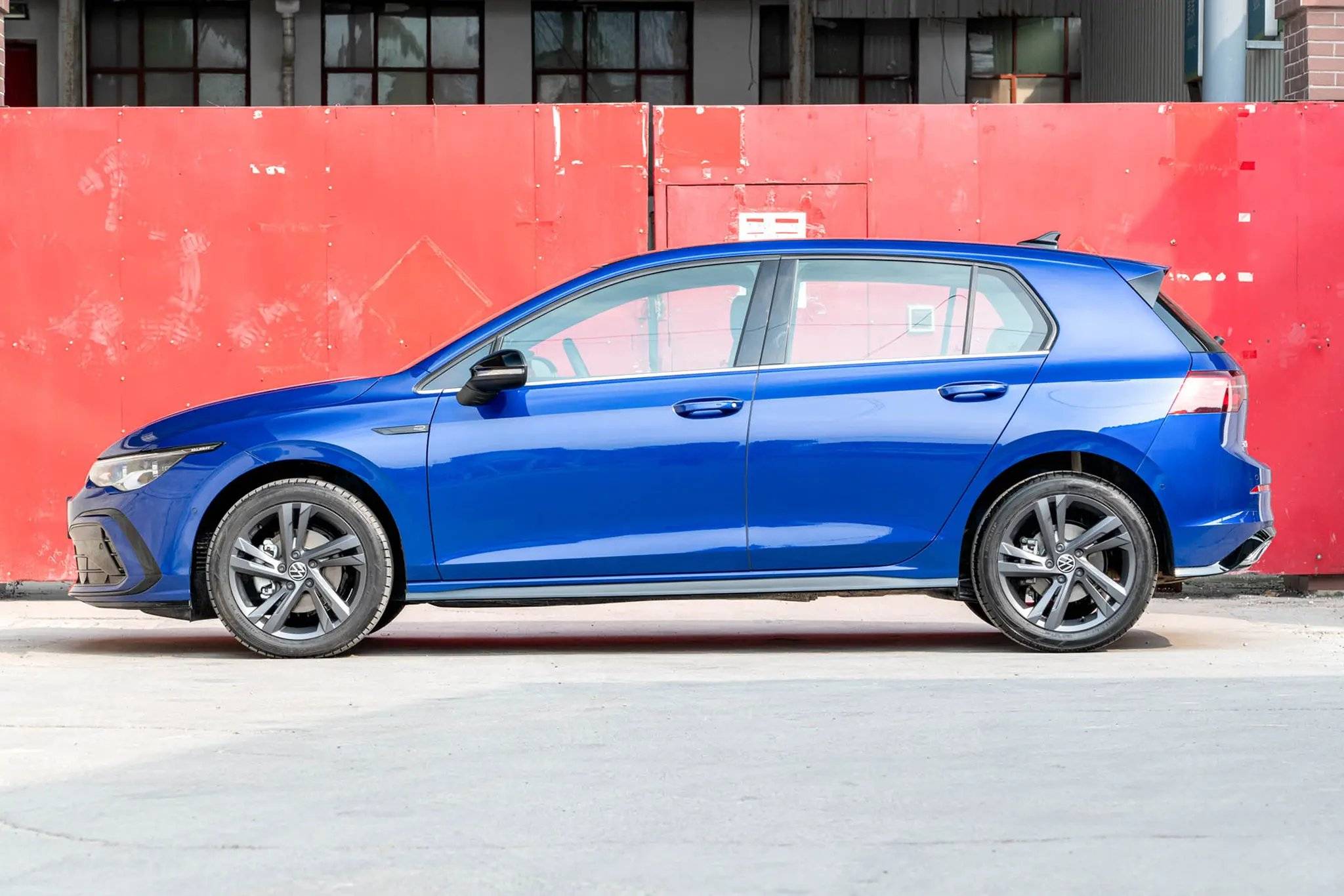 58万,动力充沛,操控灵活,实拍2021款高尔夫r-line_搜狐汽车_搜狐网