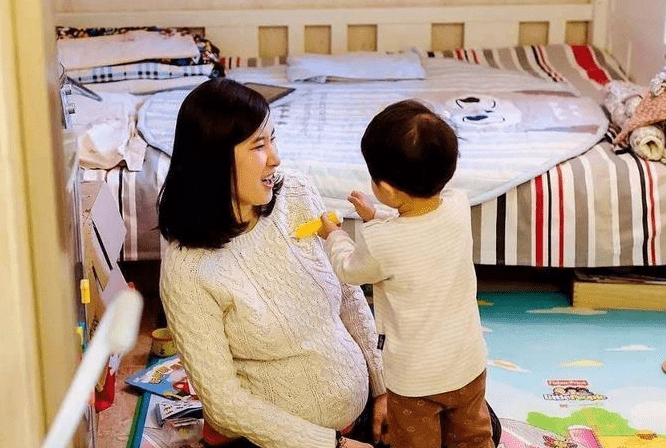 家长|“一胎都养不起咋生三胎”，家长晒幼儿园学费单，经济负担太重了