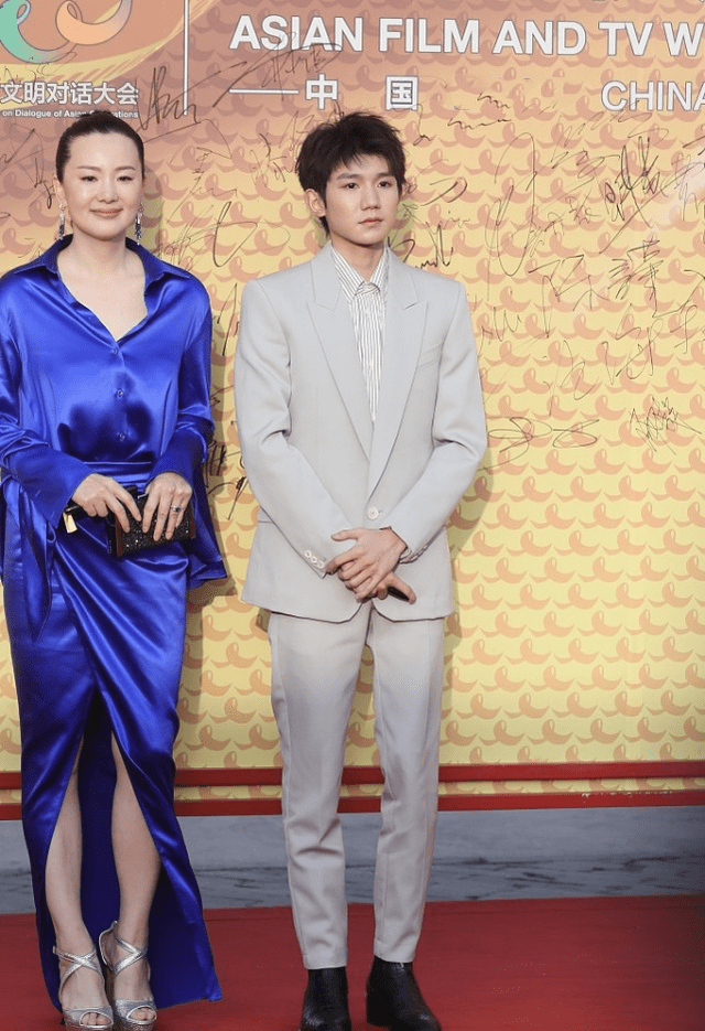 身材|李梦清纯感很强，咏梅端庄大气，两人即便撞衫也各有各的特色