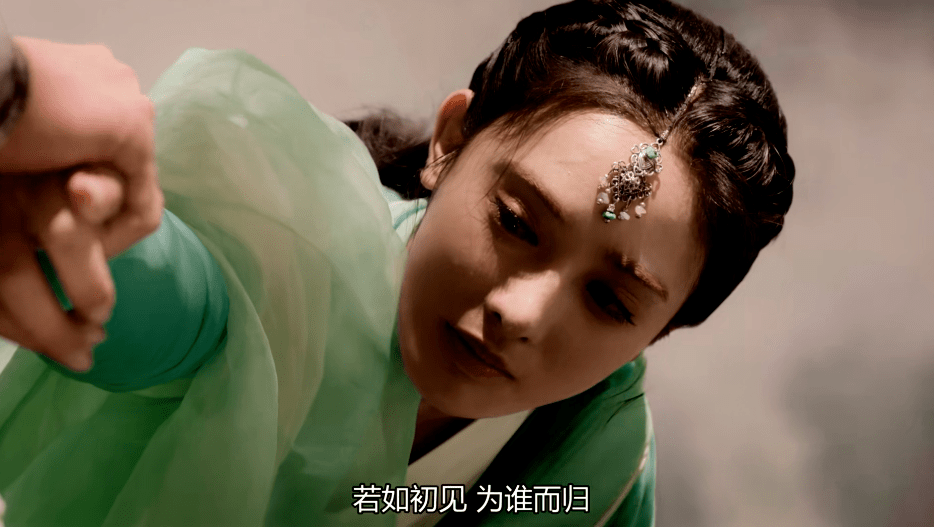 前几集在小枫跳忘川水之前,活泼开朗.