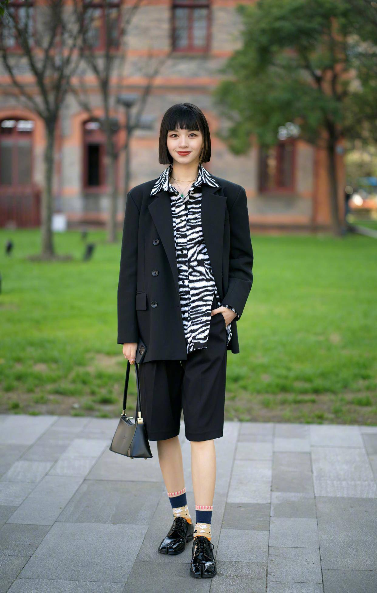 明度|教你怎么把简单的“衬衫”穿出新潮、时髦感，再也不怕撞衫了