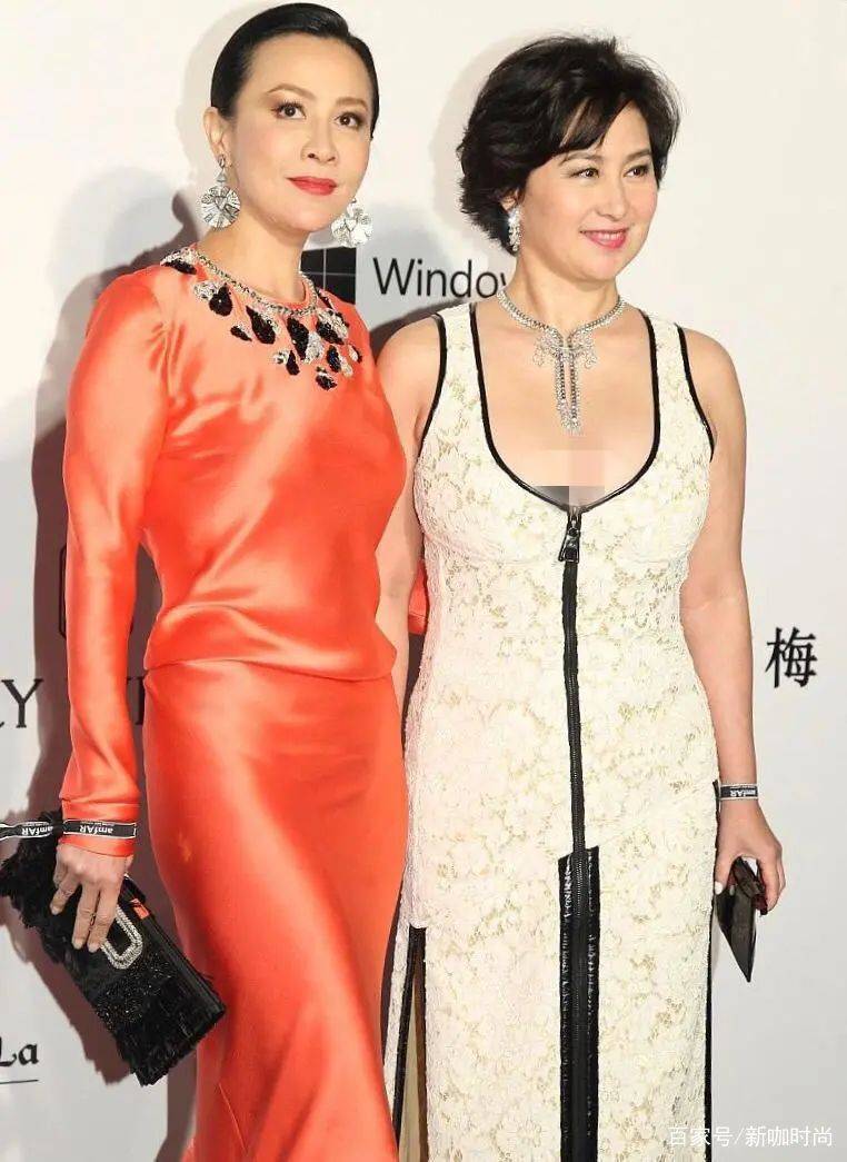 样式|何超琼也有豪放一面，穿低领紧身裙和刘嘉玲比美，结果一目了然