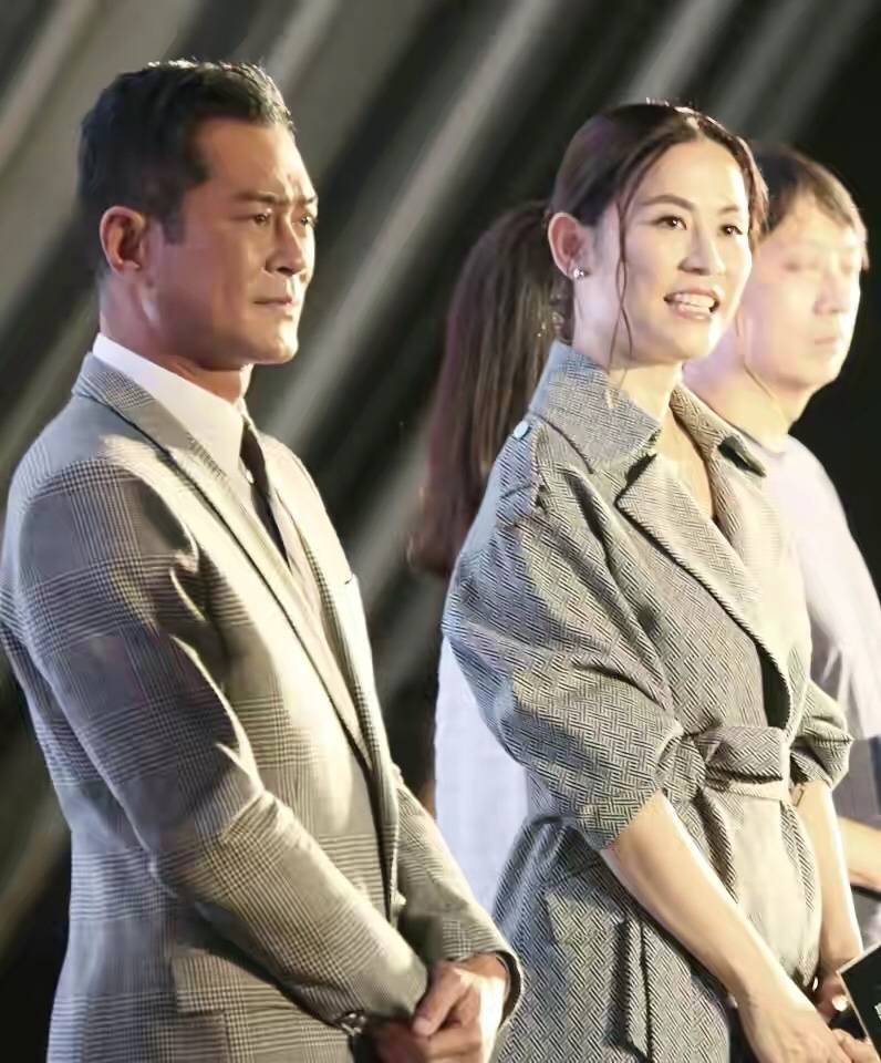 身材|古天乐与宣萱又穿“情侣装”，两人气质状态不减当年，CP感十足