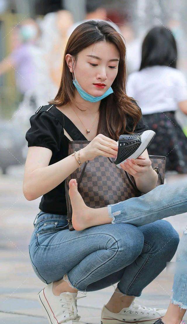 个性|优雅气质的打底裤可是必备品，搭配方面更是彰显个性，展示身材