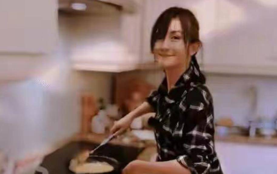 独栋|走进谢娜张杰的家，住着复式的独栋小别墅，平时谢娜还亲自通马桶