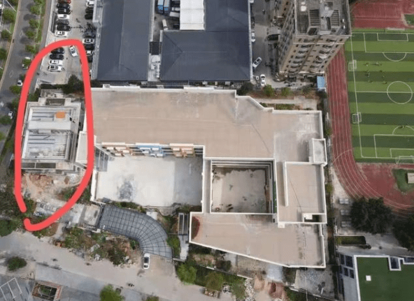 地下|惊人！幼儿园下建娱乐“会所”？儿童游乐设施里藏地下通道