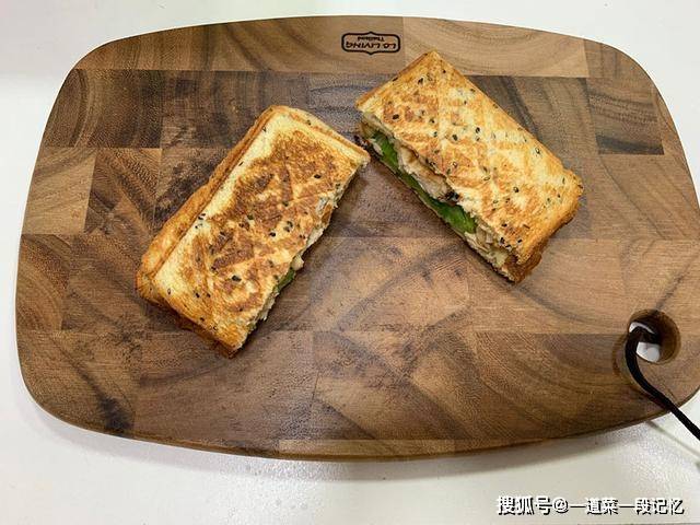 小时候|女儿就喜欢吃三明治，鸡脯肉做三明治，她一吃就喜欢这味道