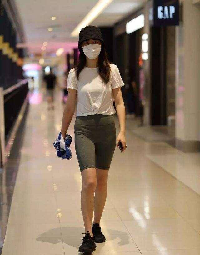 高跟鞋|个性独特的瑜伽裤穿搭稳重有气质，轻盈舒适又耐看，漂亮迷人