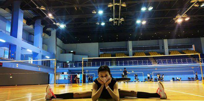 小初|最强孕妇！38岁陈意涵挺二胎孕肚轻松做一字马