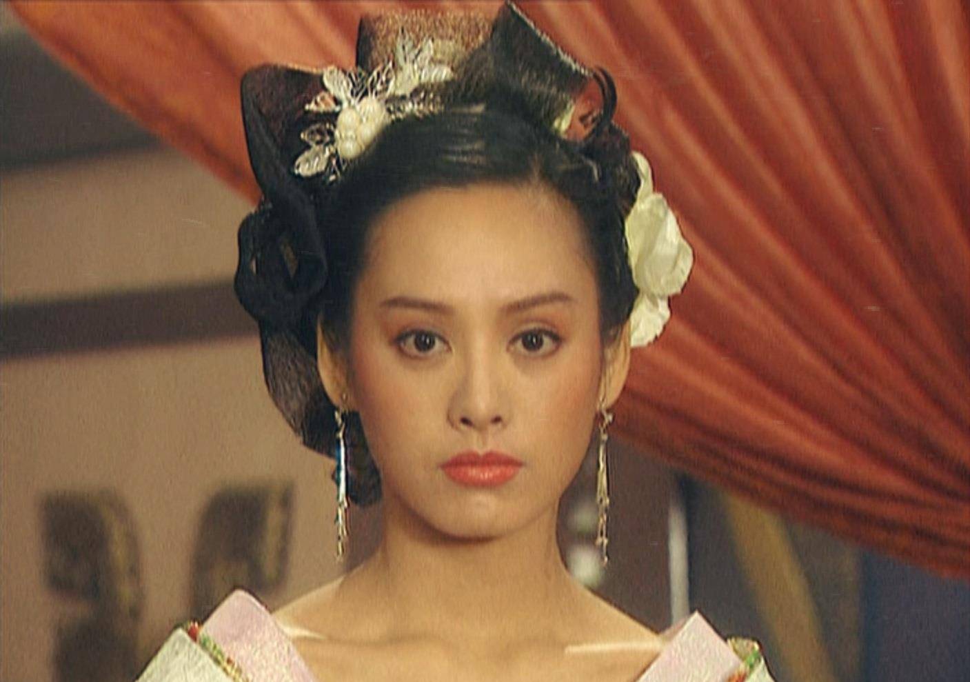 原创宁静19年前的古装不用加滤镜都有着难以驯服的美吧