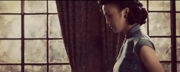 张艺谋|一穿旗袍全现行，hold得住就是风情万种，否则就如同像在过家家！