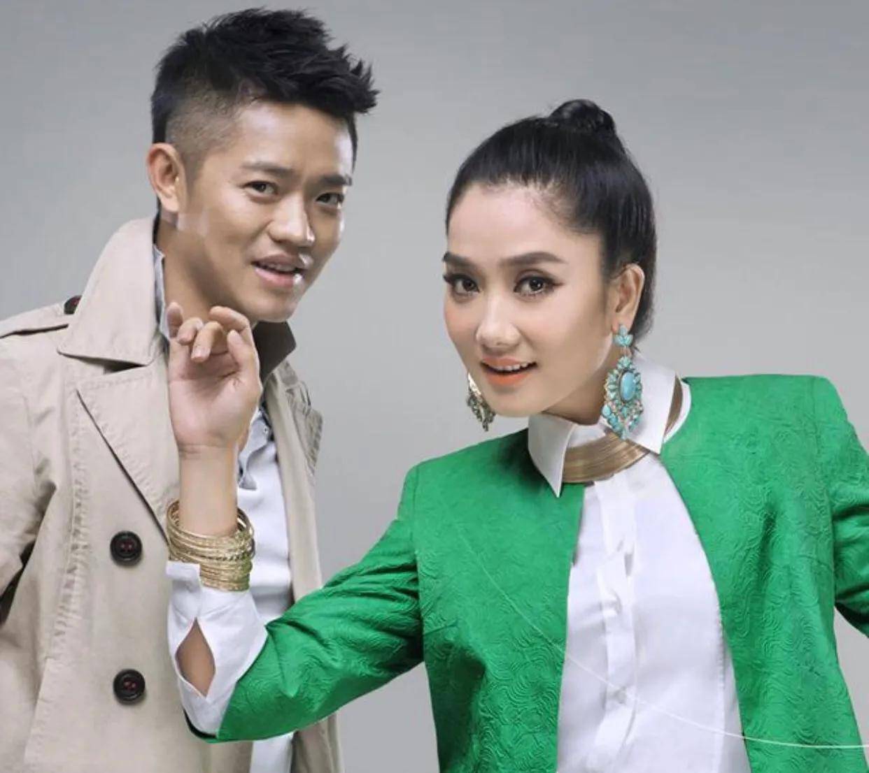 原创凤凰传奇玲花我结婚时曾毅大哭他结婚时我大醉