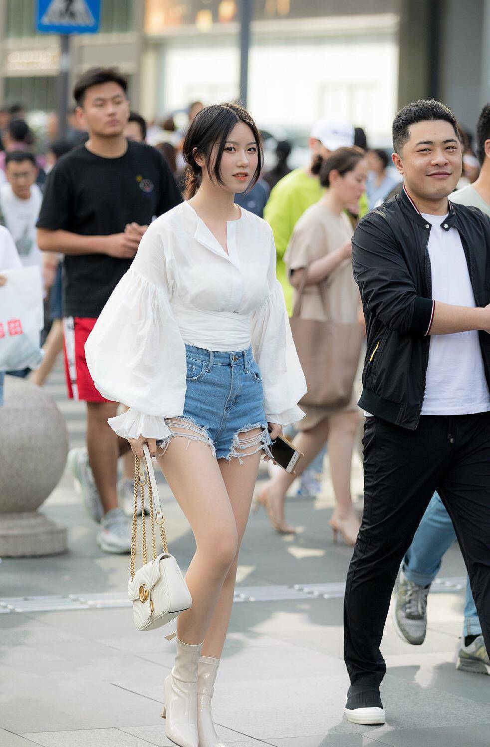 变化|不要纠结小姐姐们穿的是热裤还是短裤，漂亮迷人就行了