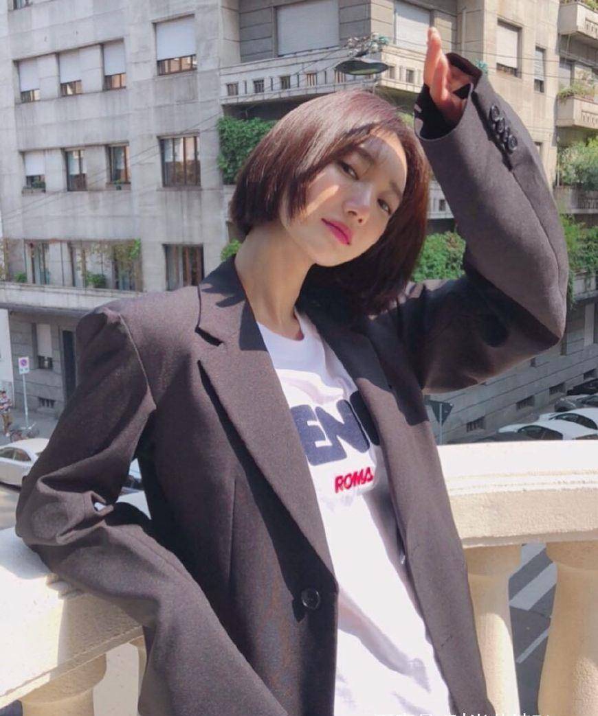 女神|高俊熙亮相机场，短发未精修图依旧可爱，看完时装周P图，变味了