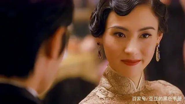 张艺谋|一穿旗袍全现行，hold得住就是风情万种，否则就如同像在过家家！