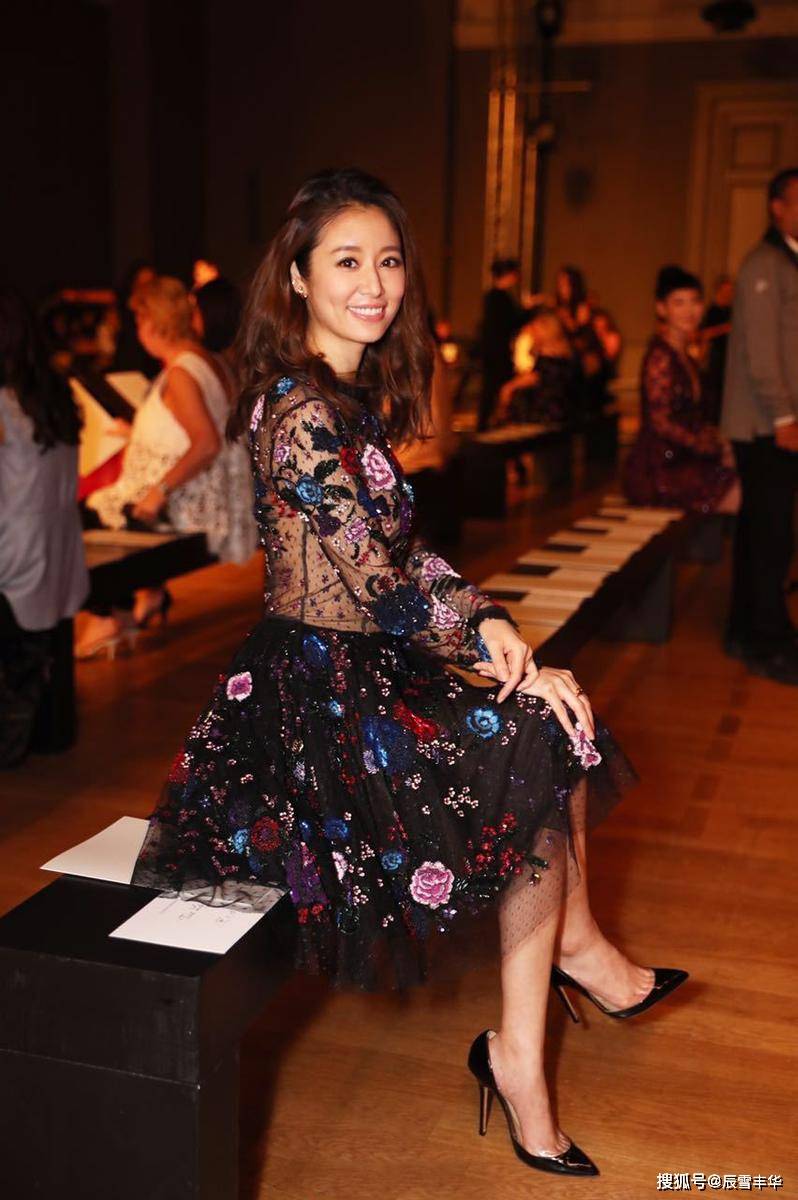 黑色|林心如气质真挺好的，黑色“礼服裙”轻松驾驭，美得高级又显身材