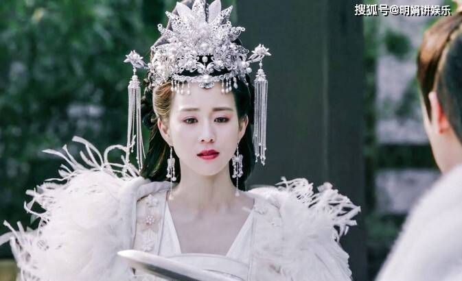 美人|素雅别致的银白流苏美人：锦觅不是最美天仙，素锦胭脂更是惊艳