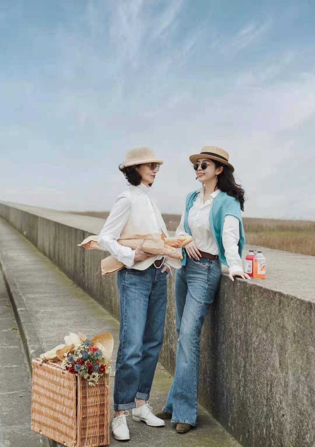 帆布鞋|女人50岁以后，夏天少穿运动鞋，学三木妈妈这样穿，减龄显气质