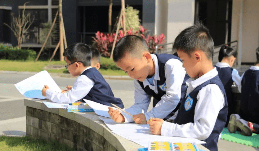 进行|众多家长提议，将幼儿园纳入“义务教育”，教育部门的回应来了