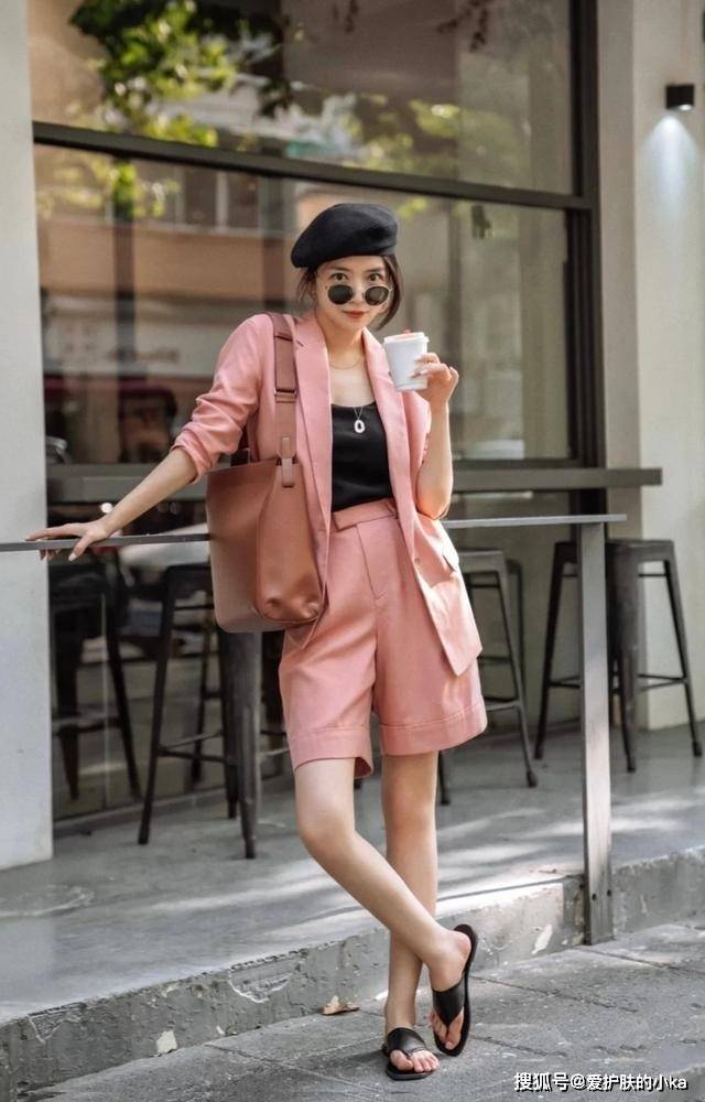 学三木|女人到了中年,放弃T恤搭配小黑裤!学三木博主这样穿,高级气质