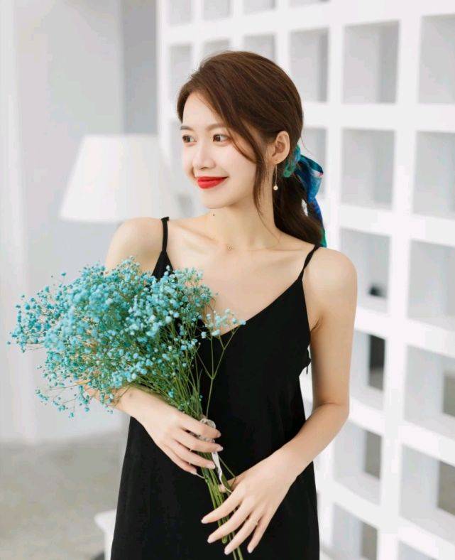 感觉|休闲风格的穿搭分享,这样搭配精致又减龄,还很有女人味