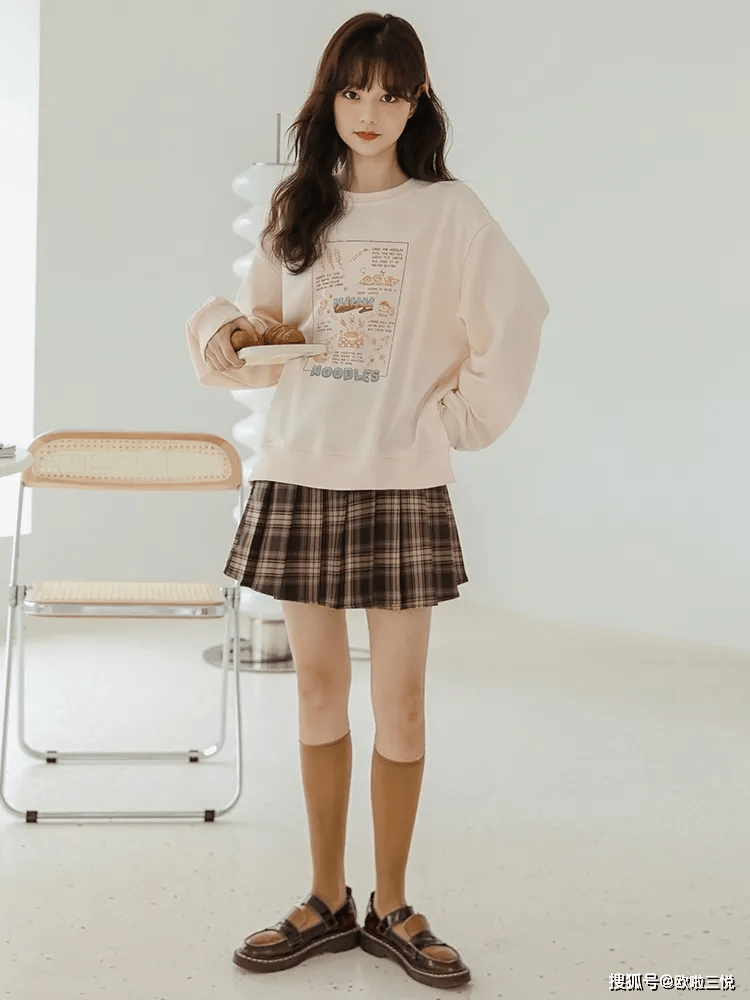 三七|穿衣搭配:秋天流行穿卫衣,遮肉显瘦还减龄