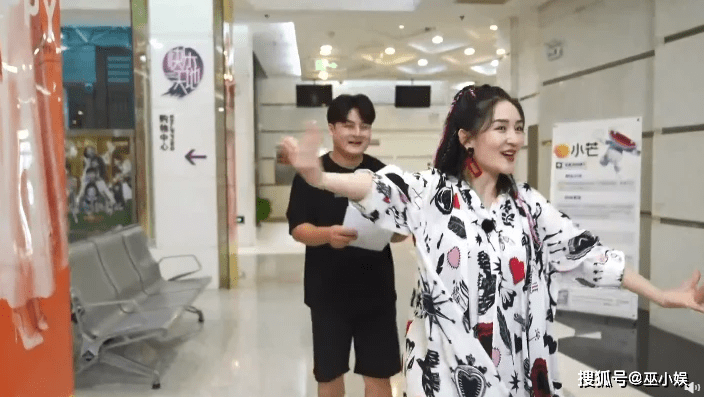 直播间|网传谢娜又生双胞胎?知情人士透露还是女儿,粉丝发文否认