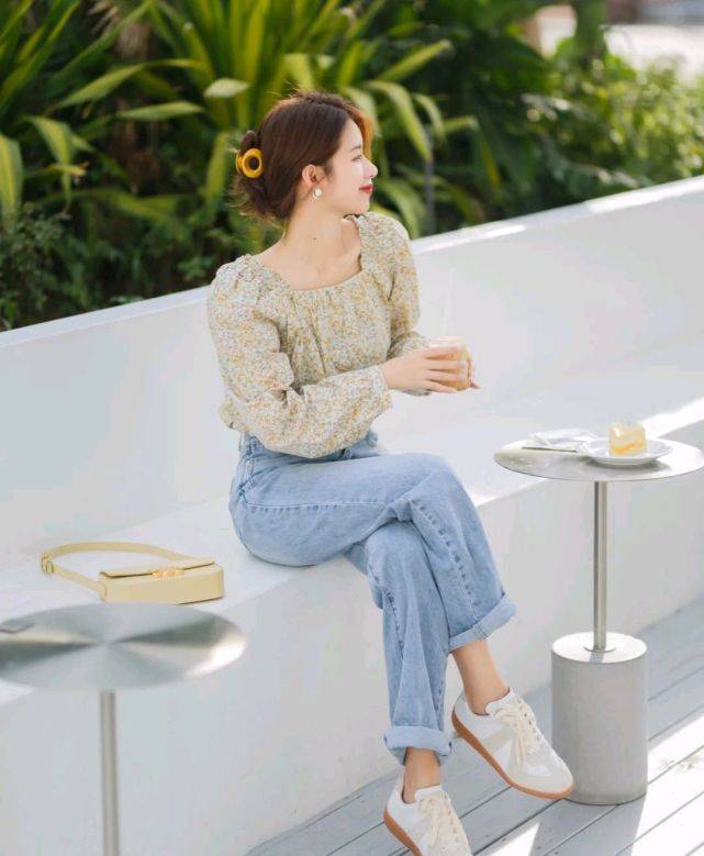 感觉|休闲风格的穿搭分享,这样搭配精致又减龄,还很有女人味
