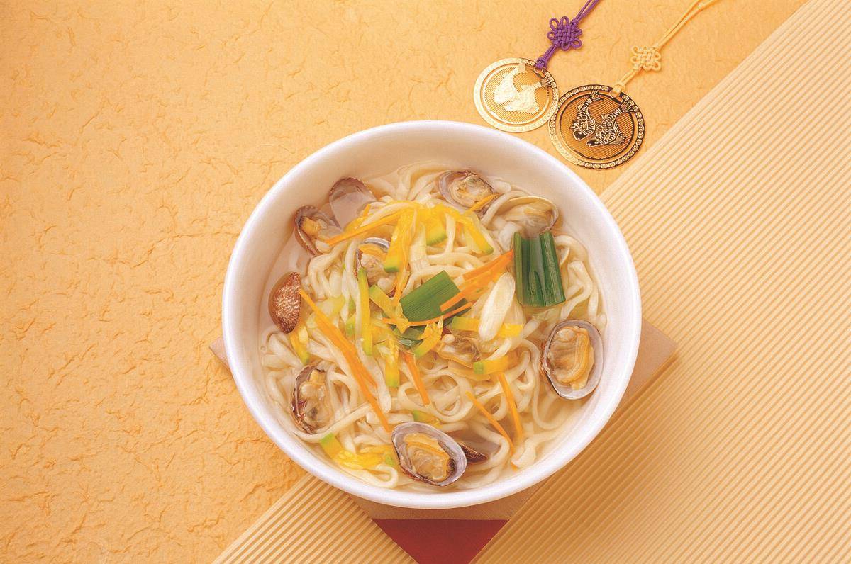 方法|煮面条,不要直接开水下锅,店老板给你支两招,面条爽滑又筋道