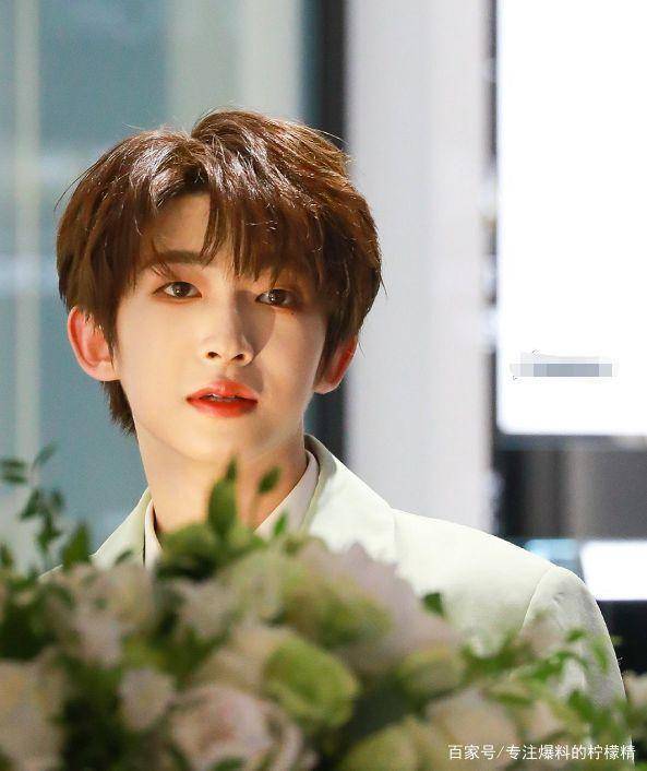 米卡|INTO1成员穿搭超撩人！刘宇酷飒，力丸可爱，米卡港风十足！