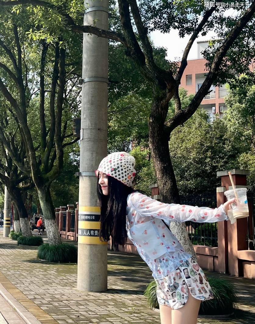 白色|鞠婧祎白色纱衣夏日美腿写真