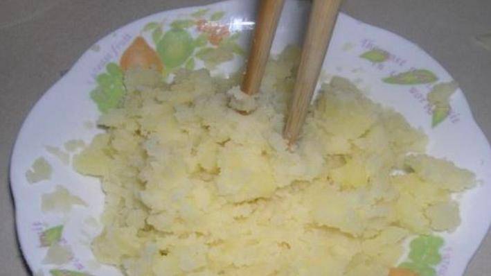 进行|土豆也能做主食，煎一煎，外酥里嫩，软糯香甜，正好给孩子当早餐