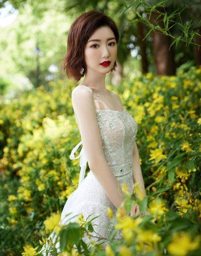 黑色|拾光盛典女明星人均一字露肩礼服,迪丽热巴再次脱颖而出!!