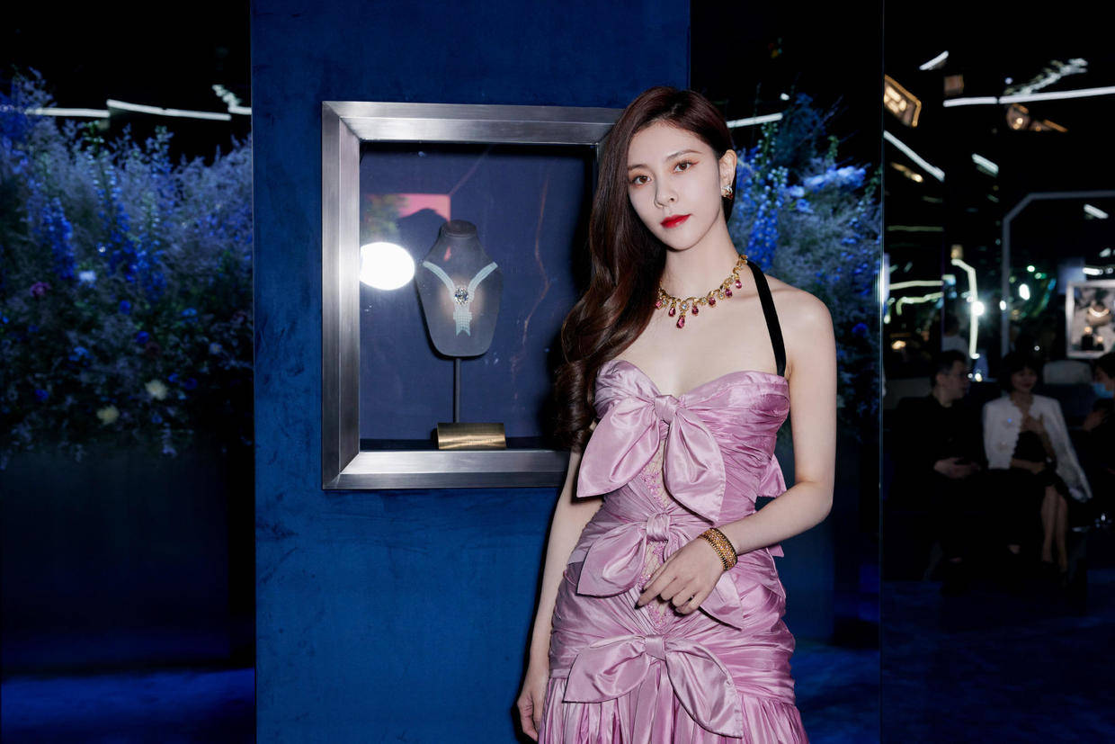 卫衣|宋妍霏的机场穿搭绝了，把西服穿出新了花样，美出新高度，超好看