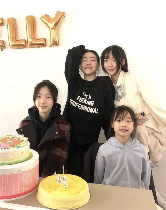身材|小S 穿搭了得，与14岁女儿同框像姐妹，她的穿搭技巧时尚又减龄