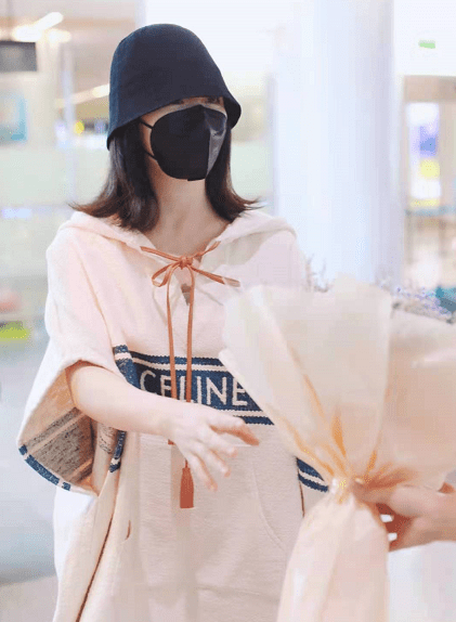 卫衣|快乐家族合体!谢娜扎脏辫高调复工心情大好,赵丽颖甘当绿叶超暖