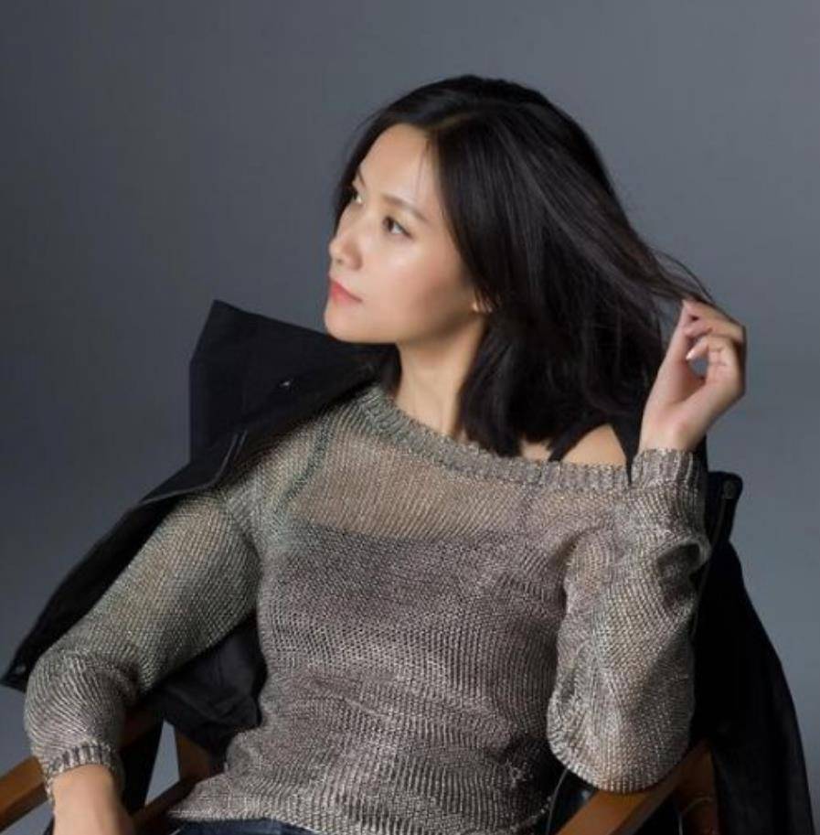 发型|徐静蕾新造型跑偏了，从文艺女神到时尚辣妹，隔着一个发型的距离