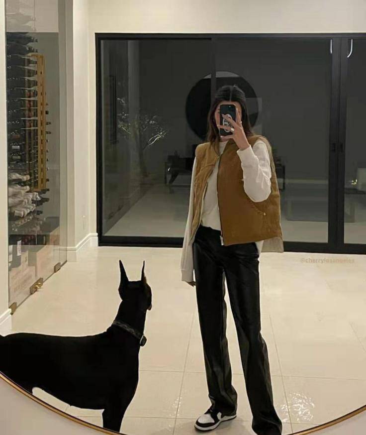 小妹|比伯开派对辣妹云集！金小小妹穿衣土豪，海俚被恶意拍照老公发飙