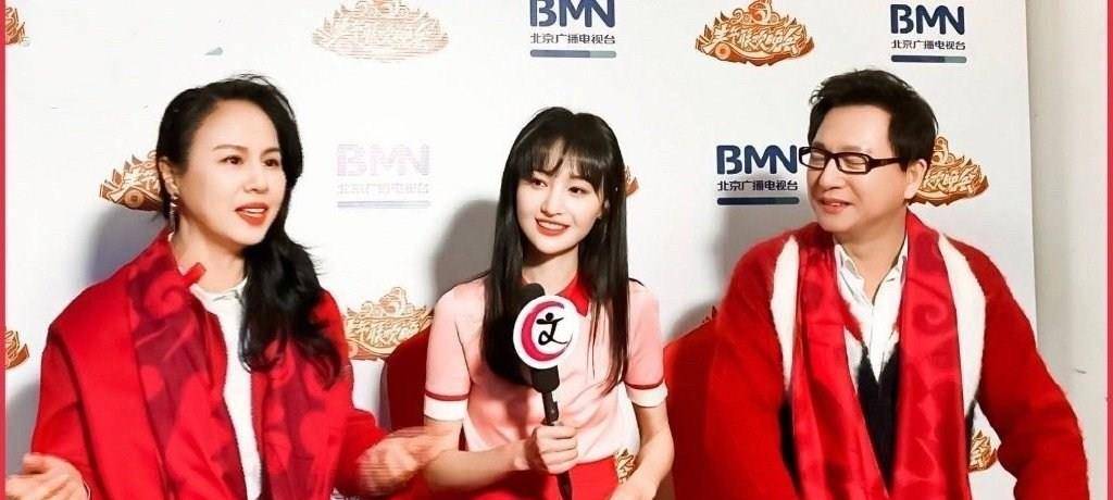毛衣|郑爽一家三口首次夏晚彩排，穿2千毛衣C位出镜，爸妈面前变乖乖女